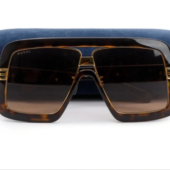 Gucci oversized sunglasses 2️⃣5️⃣0️⃣ - Picture 2 of 16